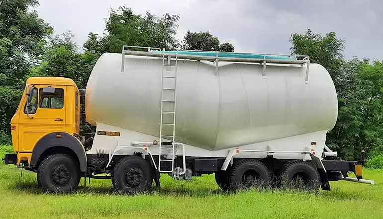 Hori Compressor Mounted on TATA 3118 Chassis